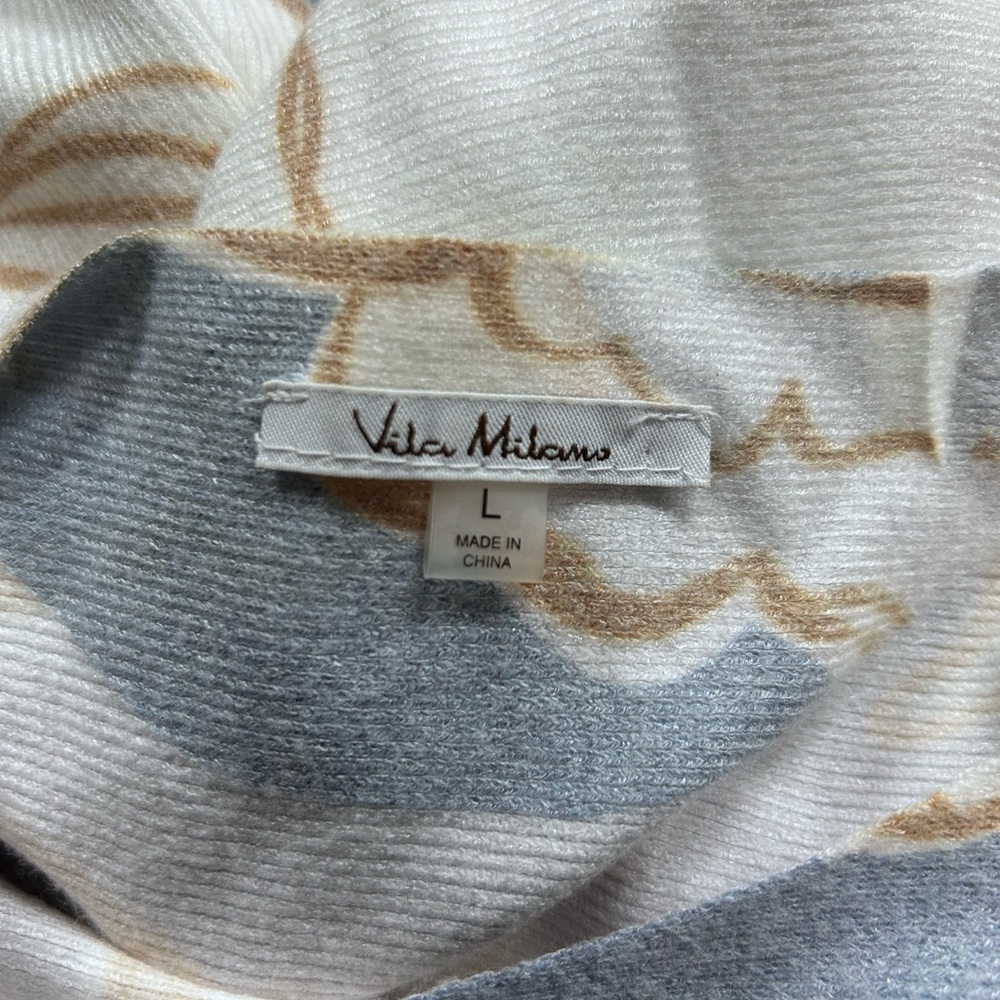 Floral Patterned Women's Sweater Blouse in Blue and Cream - Picture 3 of 4
